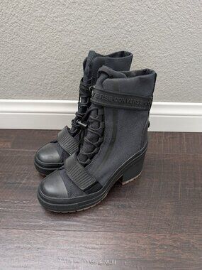 Converse Chuck Taylor All Star GR82 Extra-High Platform Combat Boots